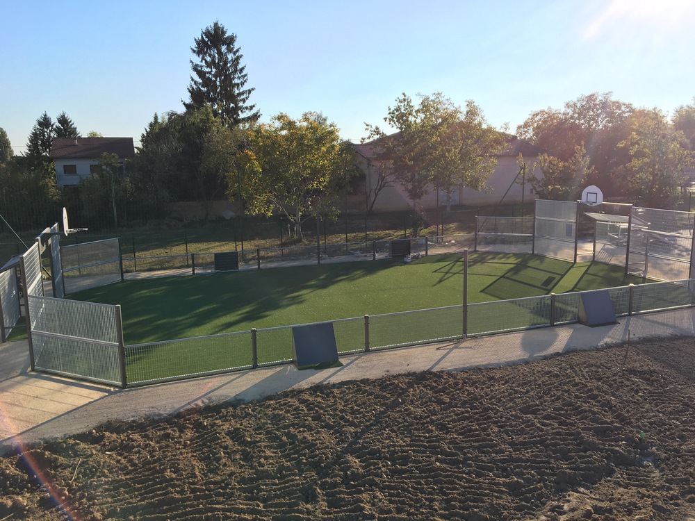 VALENCIN - Terrain multisport 24,80 m x 13,45 m