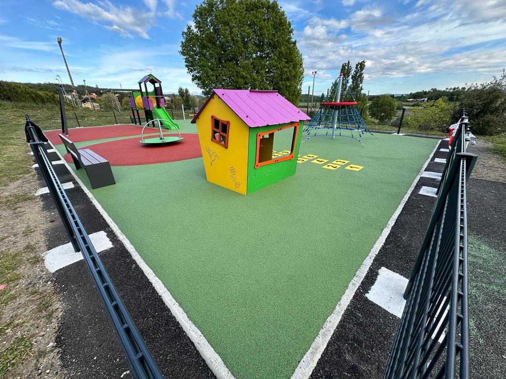 MONTOISON - Aire de jeu pour enfants