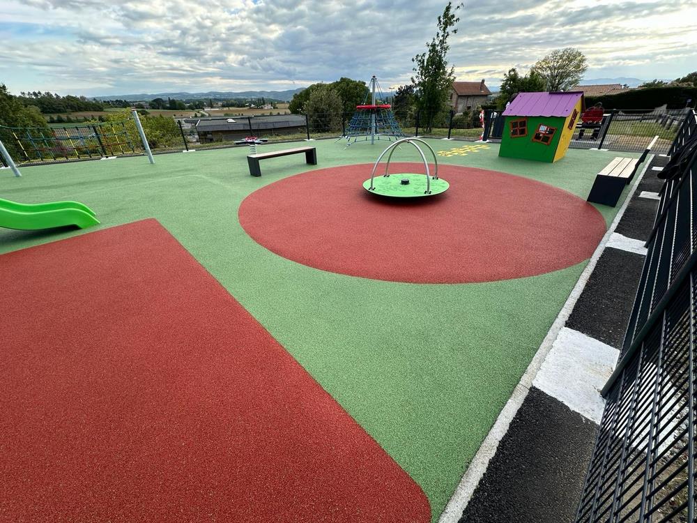MONTOISON - Aire de jeu pour enfants