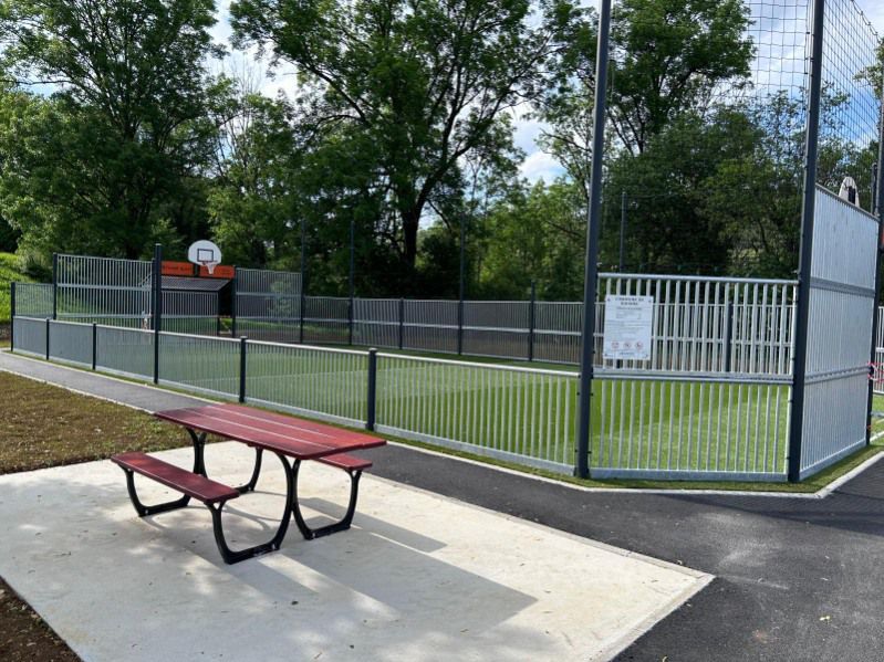 LA CHAUX - Terrain multisport 24 m x 12 m