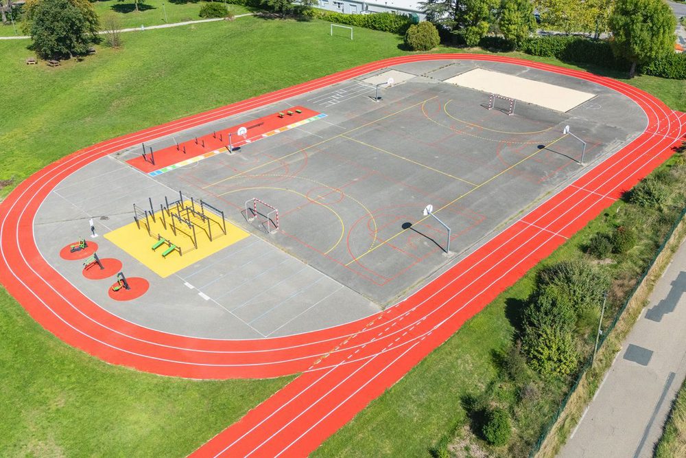 SAINT-GENIS-LAVAL - Aire multisport
