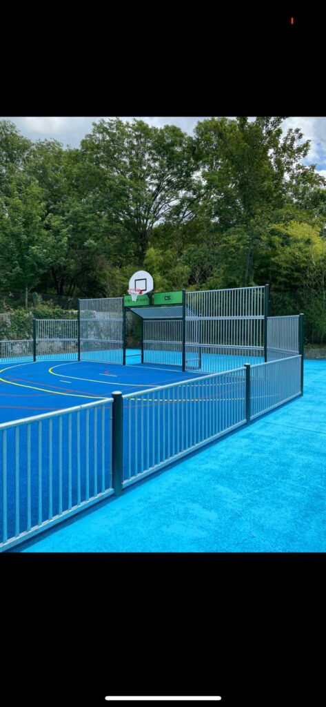 CHESSY - Terrain multisport