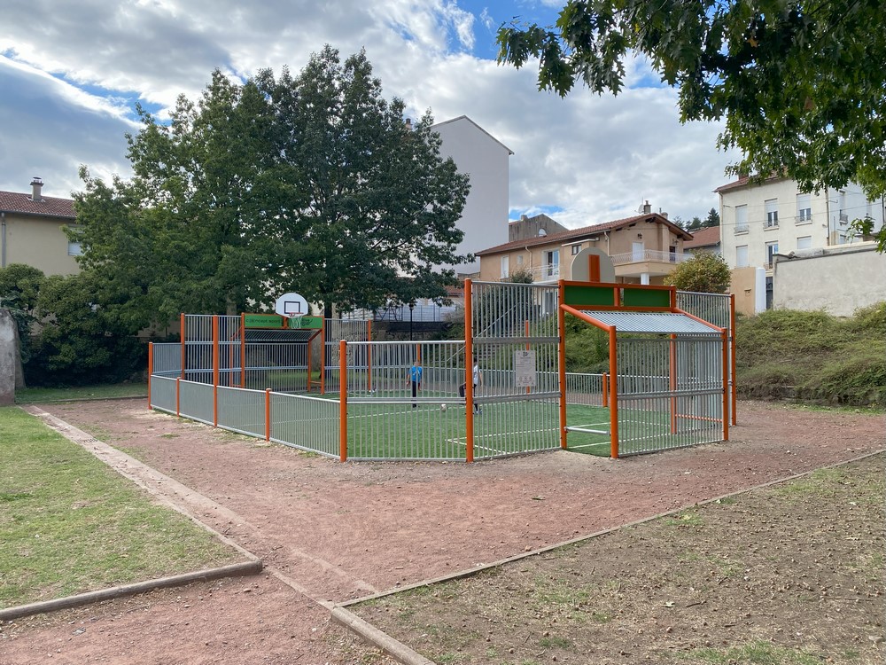 RIVE DE GIER - Terrain multisport