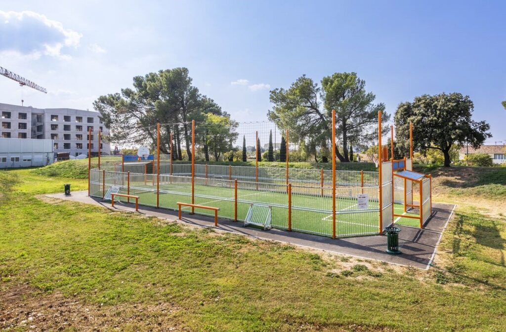 MIRAMAS - Terrain multisport 24 m x 11 m