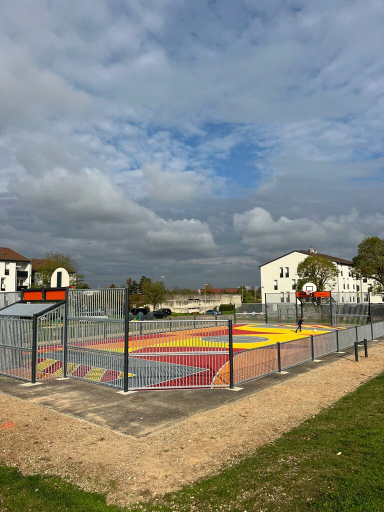 LA VERPILLIERE - Terrain multisport